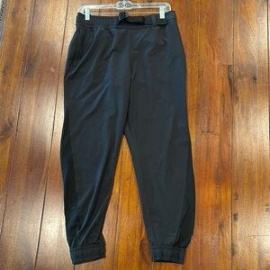 Women’s Athleta Quest Jogger size 6